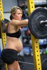 pregnant-weightlifter_25