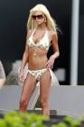 zz-Bad_tara-reid-skinny-bikini-2