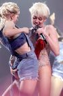 miley on the stage (1)
