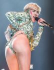 miley on the stage (6)