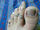 Toe_rings_closeup