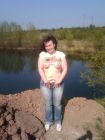 Chubby-chick-poses-outdoors-4