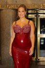 ashley_graham_shows_off_her_baby_bump3