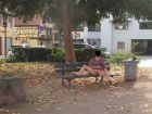 sur un banc public