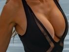 kara-del-toro-nipple-peek-in-black-swimsuit-4020